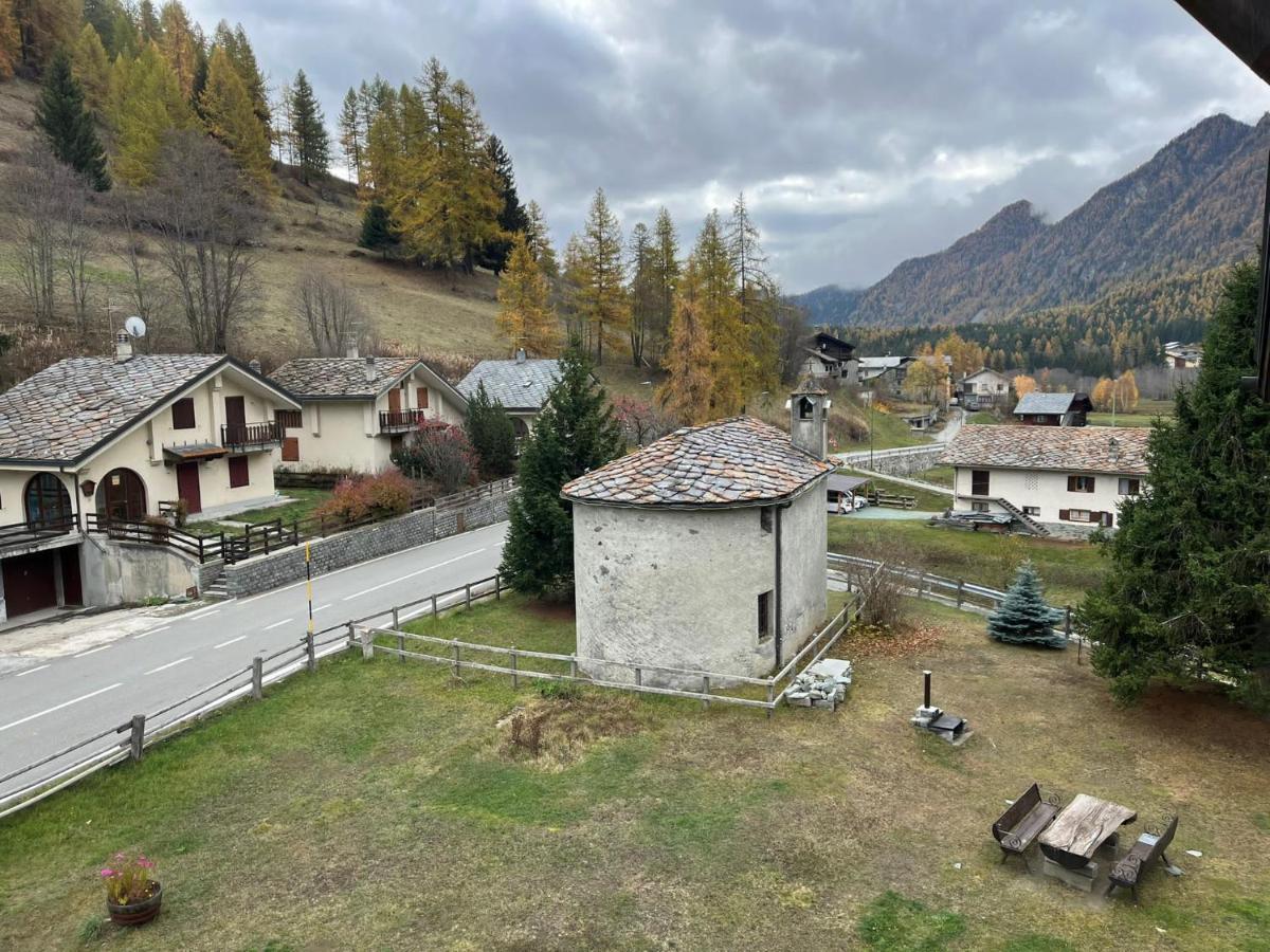La Rondine - Appartamento Panoramico 6 Posti Letto In Villetta Champoluc Εξωτερικό φωτογραφία